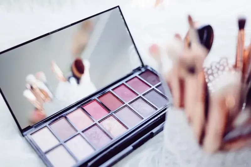 How to Create GST Invoices for Freelance Makeup Artists